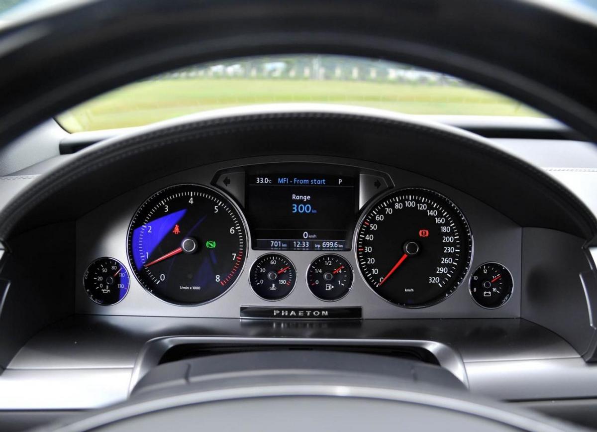 辉腾2015款4.2l奢享版二手车,辉腾2015款4.2l奢享版