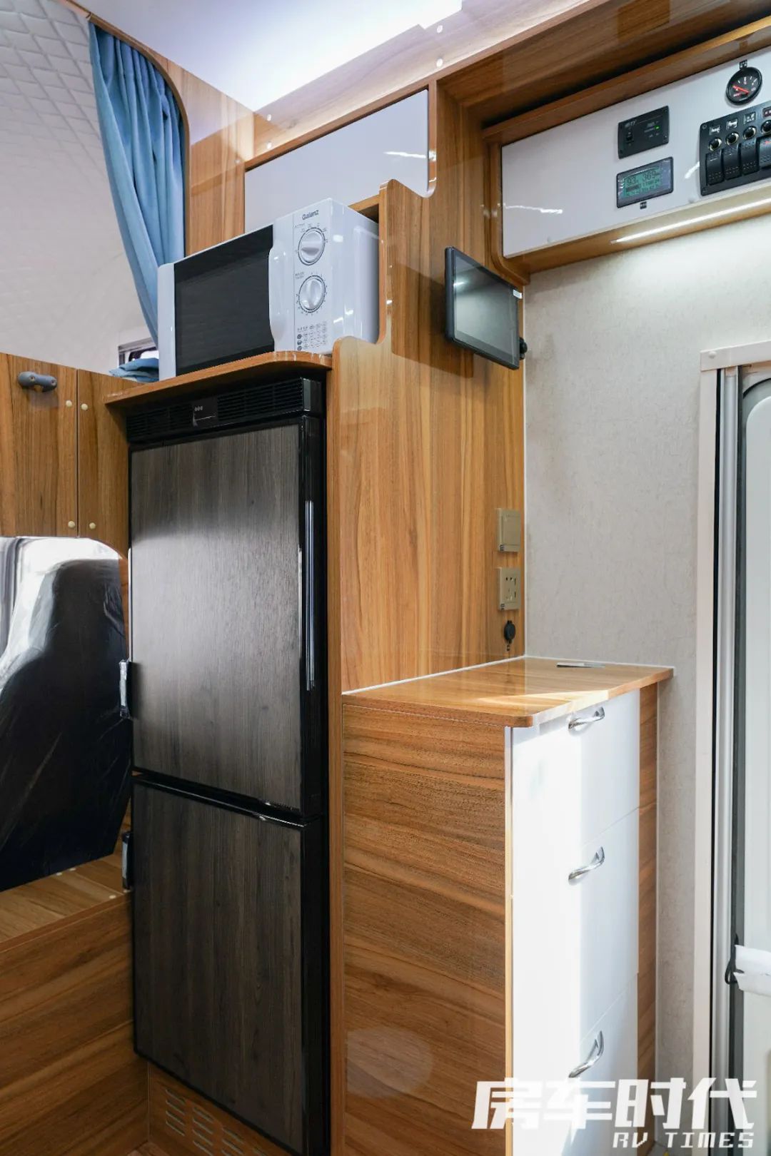 轻卡h500升顶房车,高赛华运h500轻卡c型房车