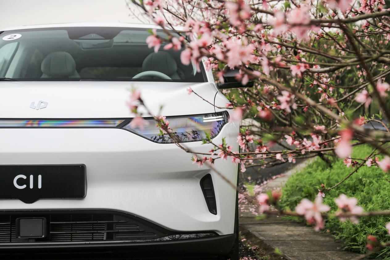 2023入门版c01和c11哪个值得买,零跑c01最新款试驾