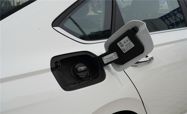 新款朗逸好看吗,1.5l6at的大众朗逸值不值得买