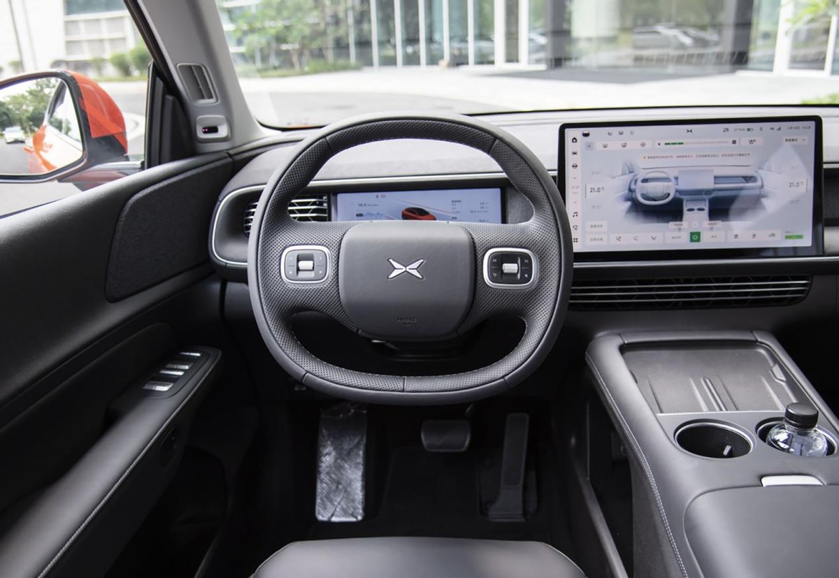 特斯拉modely和小鹏g6怎么选择,小鹏g6对比特斯拉modely自动驾驶