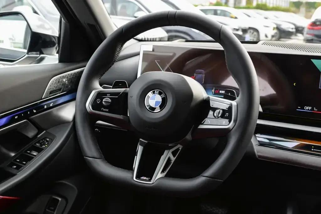 宝马全新5系官方价,全新宝马5系上市两月降6万