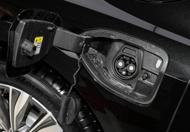 全新红旗e-qm5上市,红旗e-qm5续航620公里23款落地