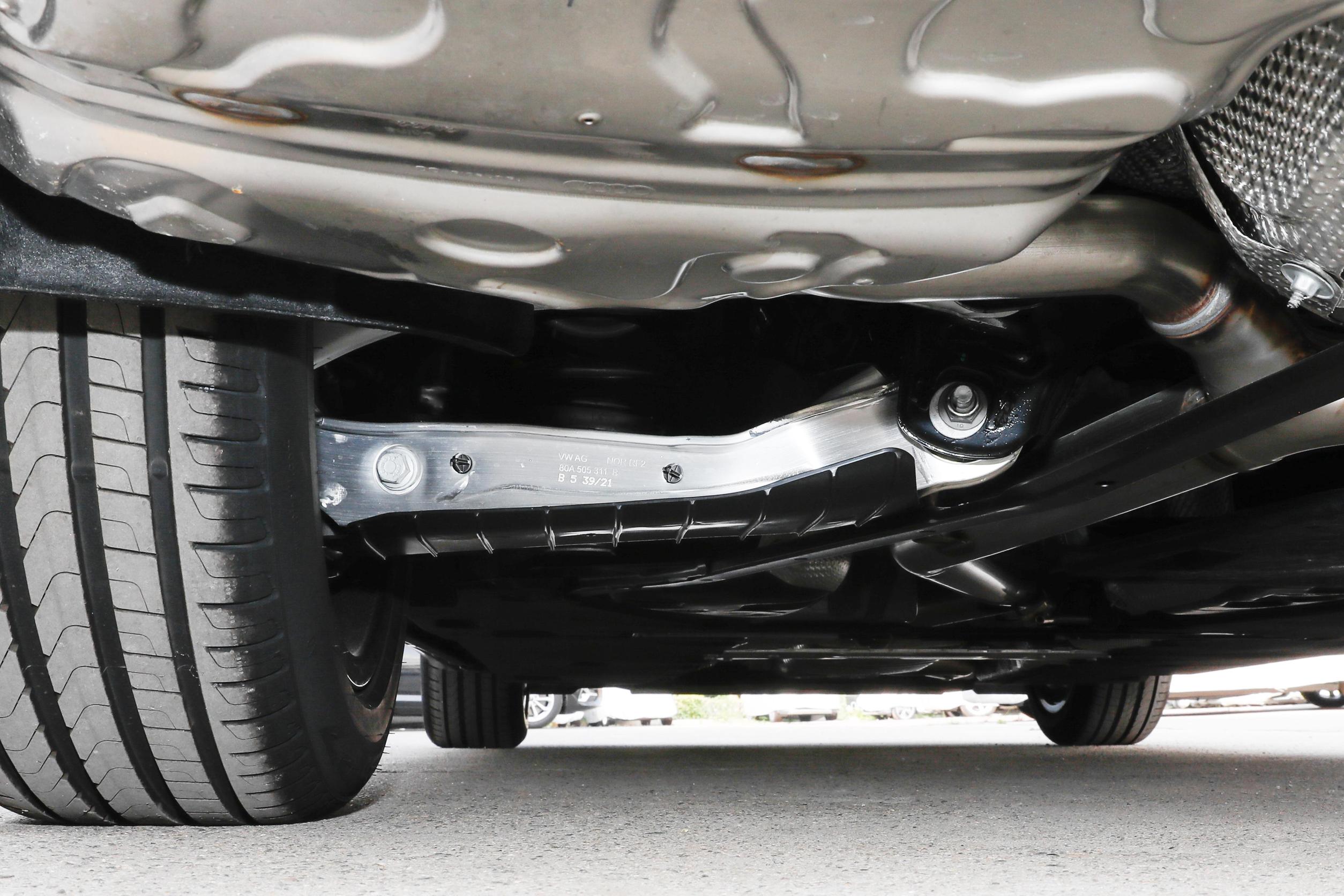 车长超5米配2.0t,2.4奥迪a6l六缸动力怎么样