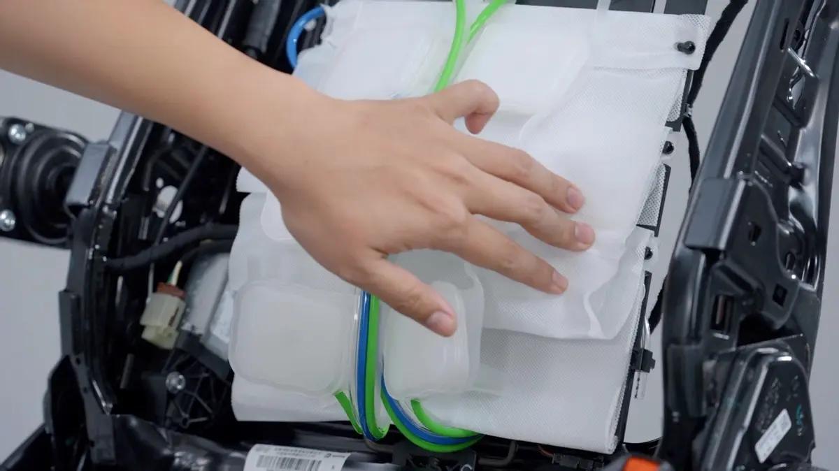 威然第三排座椅拆解,大众威然防撞梁拆解