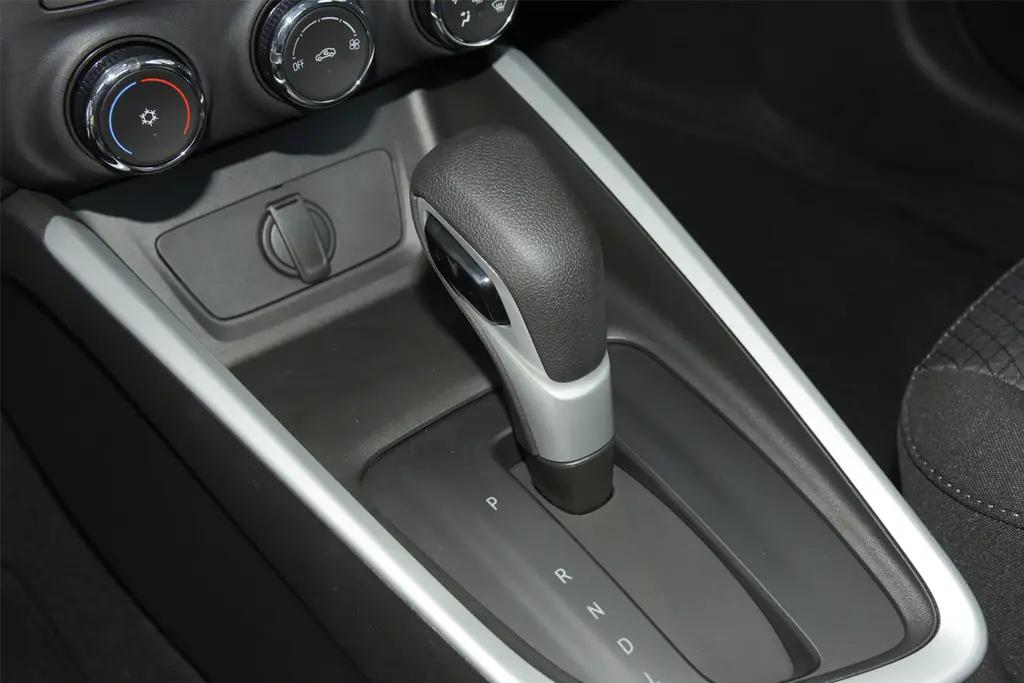 雪佛兰科沃兹最低配车落地多少钱,雪佛兰科沃兹最低配落地价多少