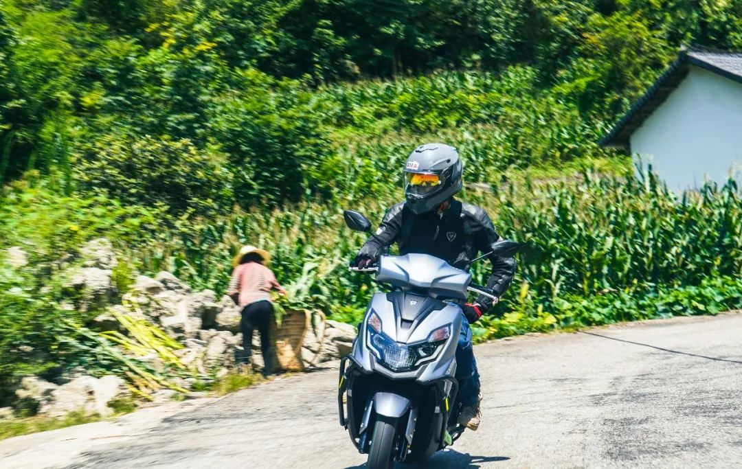 ufc集大成者,雅马哈赛鹰和豪爵ufd125做对比