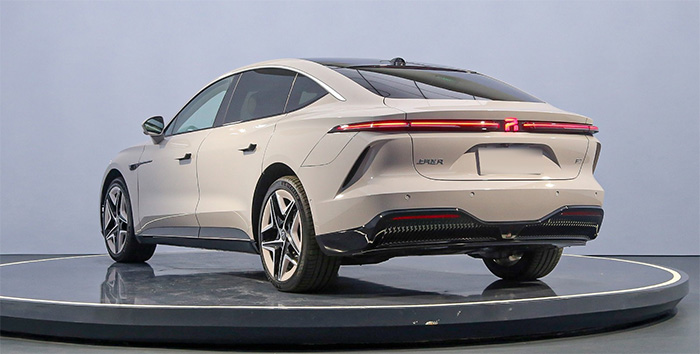 这四款纯电家轿既好看还好开,15万主力家用轿车纯电动家轿三款