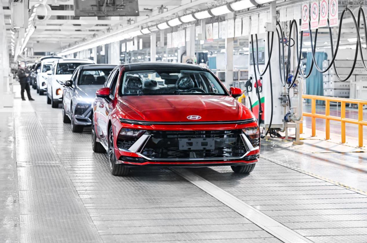 目前最新款的北京现代,北京现代旗舰24款