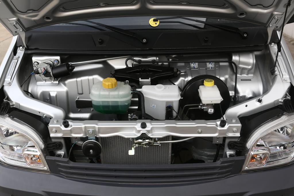 体验2019款五菱之光实用型，配1.2L动力，空间不错，价格很实惠