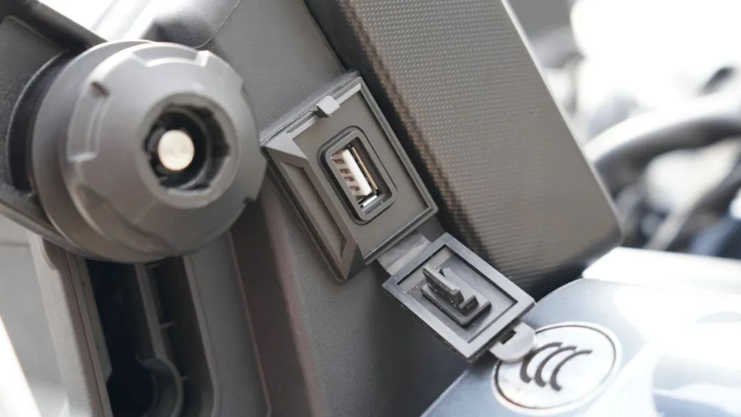 布雷斯通极岳150驾驶体验,布雷斯通极岳adv150霸气改装