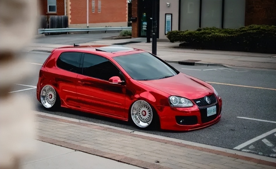 宝马x1发动机支座渗油,宝马发动机气门室盖渗油