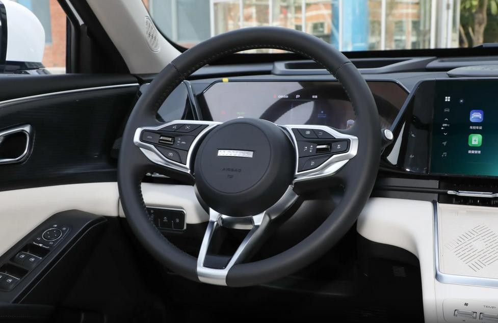 15.99万买插电混动四驱SUV？枭龙MAX怎么选，哪款便宜买哪款