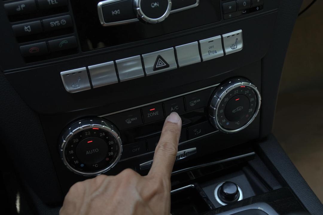 10万左右能买哪一年奔驰c200,奔驰c200哪一年最值得入手二手