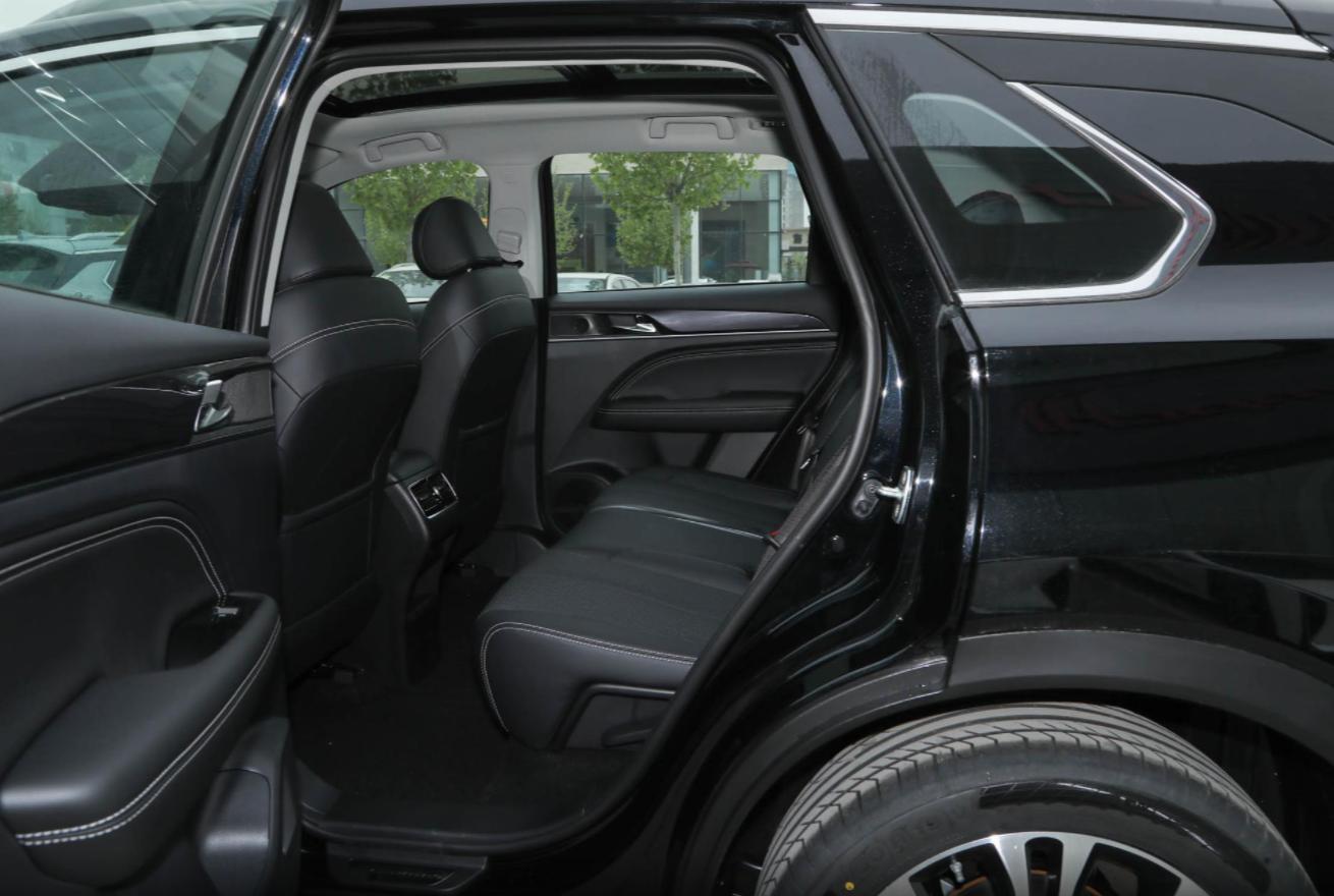 广汽传祺gs5空间测试,新款广汽传祺gs5值不值得买