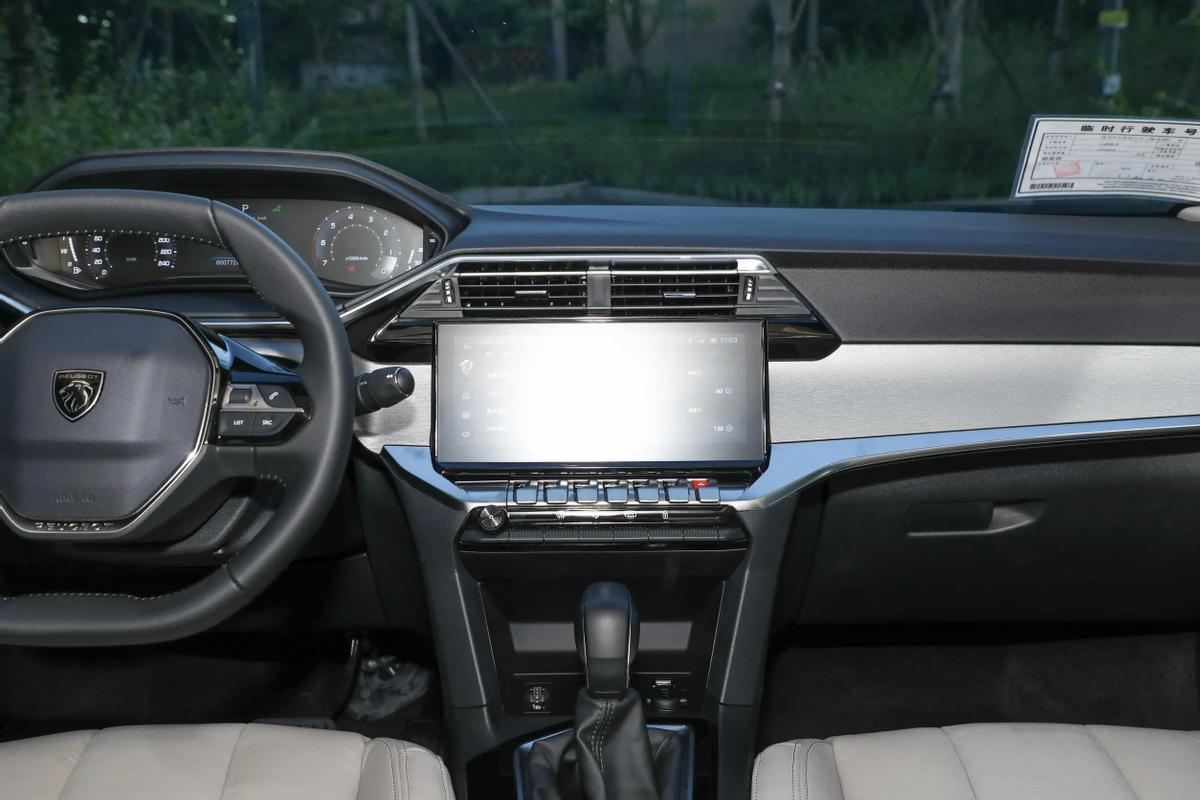 a级标杆车型,2.0的标致408配6at到底肉不肉