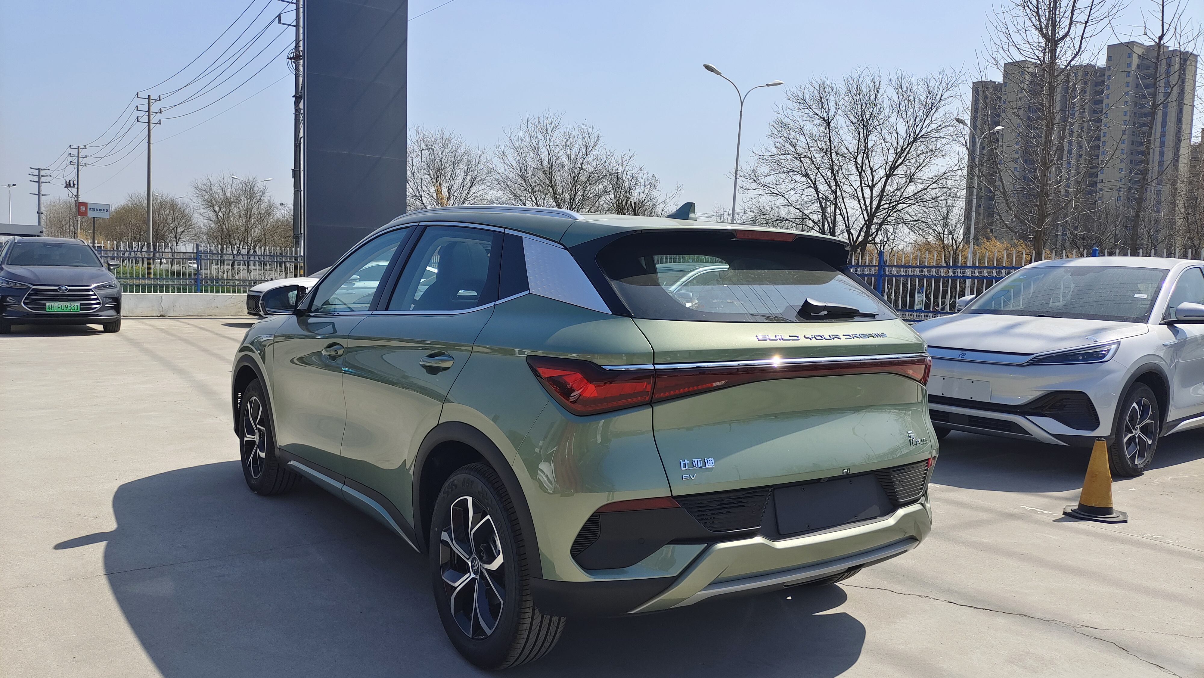 比亚迪元plus探险绿,13.98万买元plus还是秦plusev