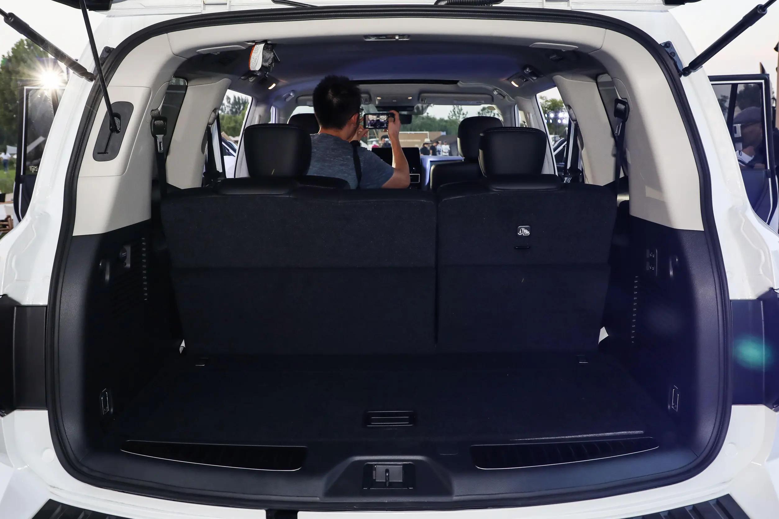 日产suv7座大型途乐,日产suv七座四驱5.6升途乐多少钱