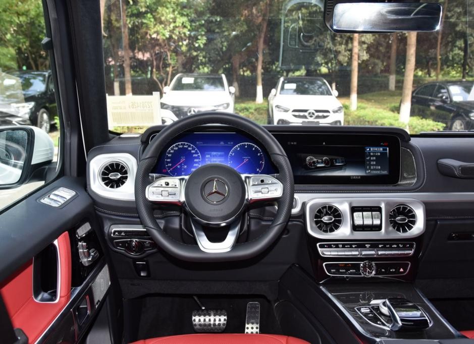 189.9万只是裸车价，落地还要加价，奔驰G500没200多万拿不下