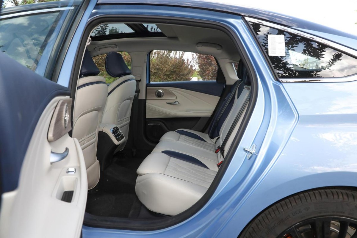 奇瑞艾瑞泽8最新测评,新款奇瑞艾瑞泽8测评