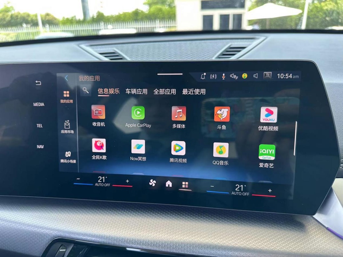 缺点改善明显，尺寸越来越大，提供1.5T和2.0T，实拍全新宝马X1