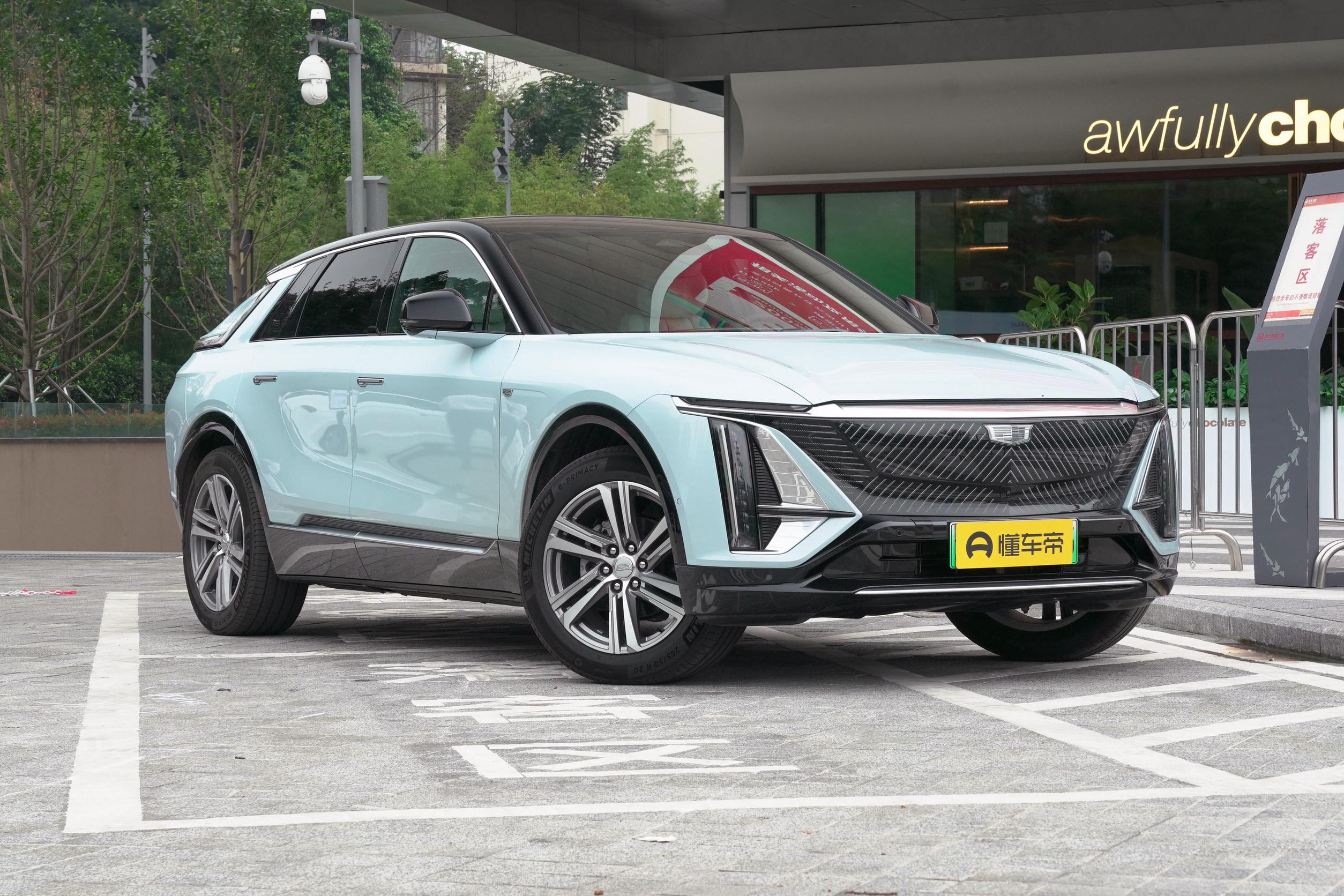 凯迪拉克lyriq锐歌高性能版官图,凯迪拉克LYRIQ锐歌四驱高性能版