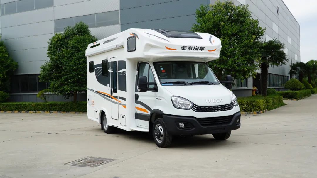 秦帝铜爵金虎单纵床L型卡座+单纵床布局清爽利落储物系统丰富