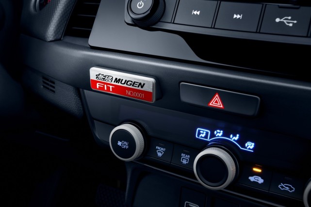 9.68万起，自带运动套件的飞度无限MUGEN版上市