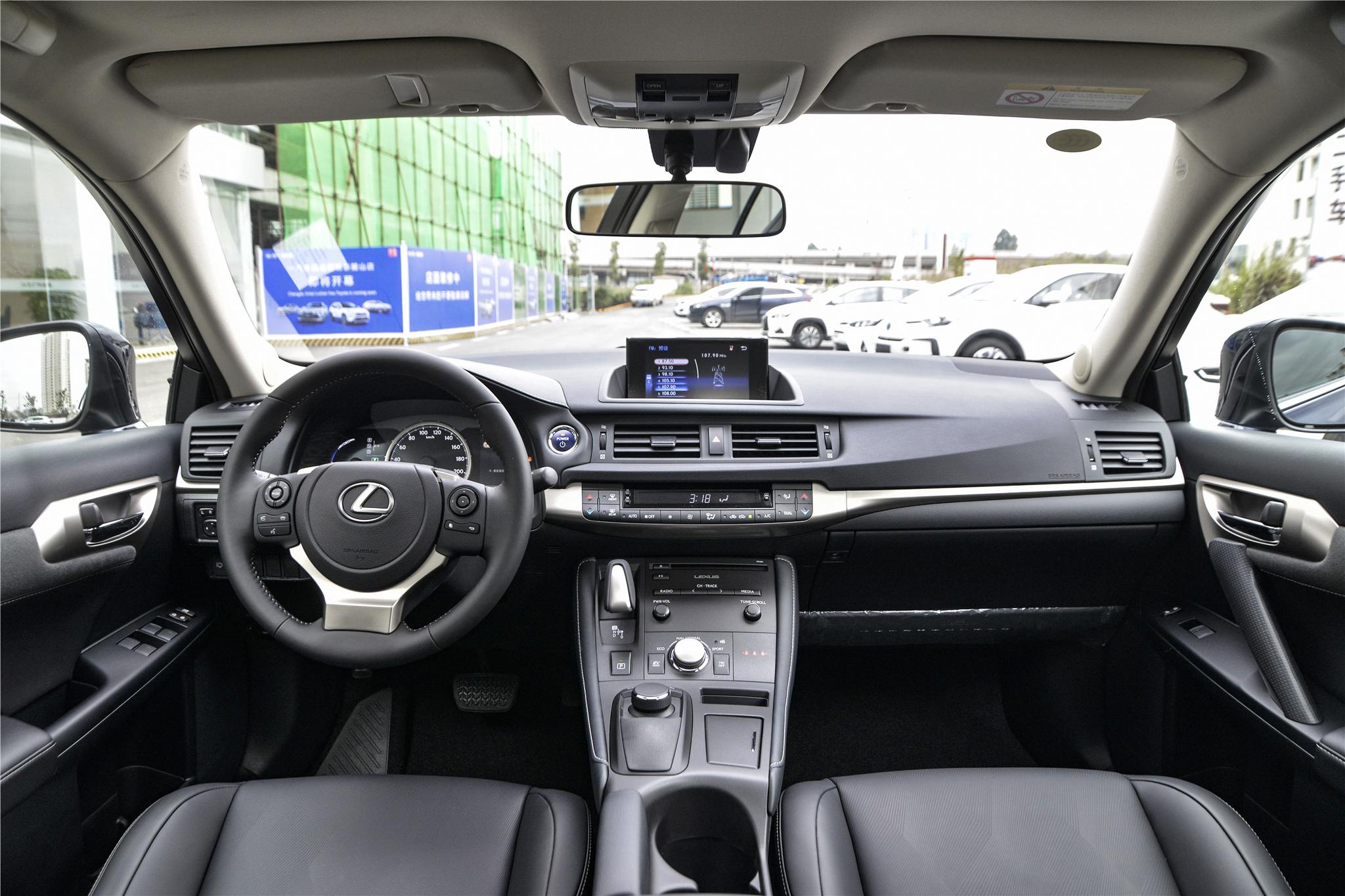 综合油耗仅为4.6L/100km，雷克萨斯CT到底值不值得买？