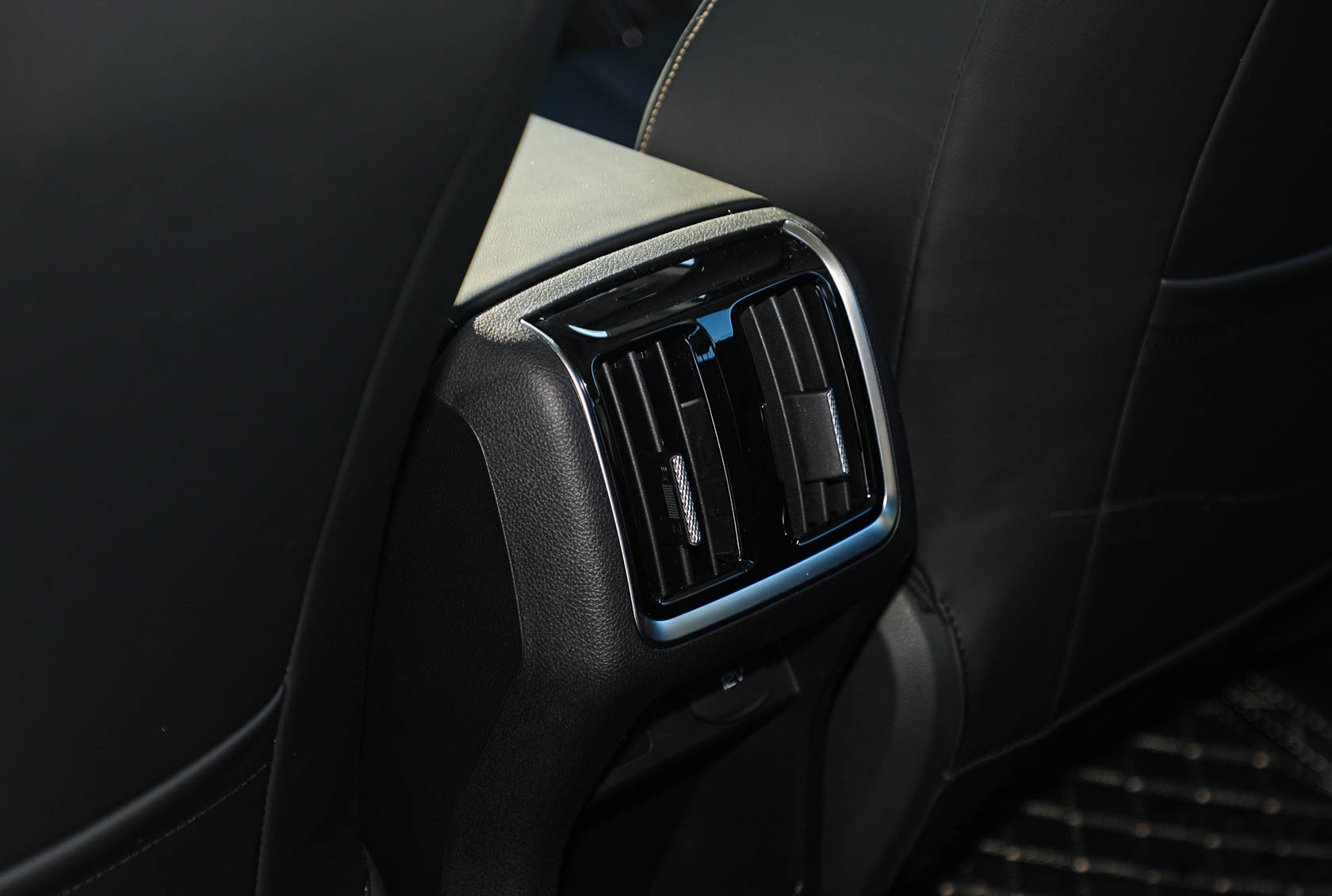 这才是良心家轿,安全增一分全新第三代奔腾b70满分