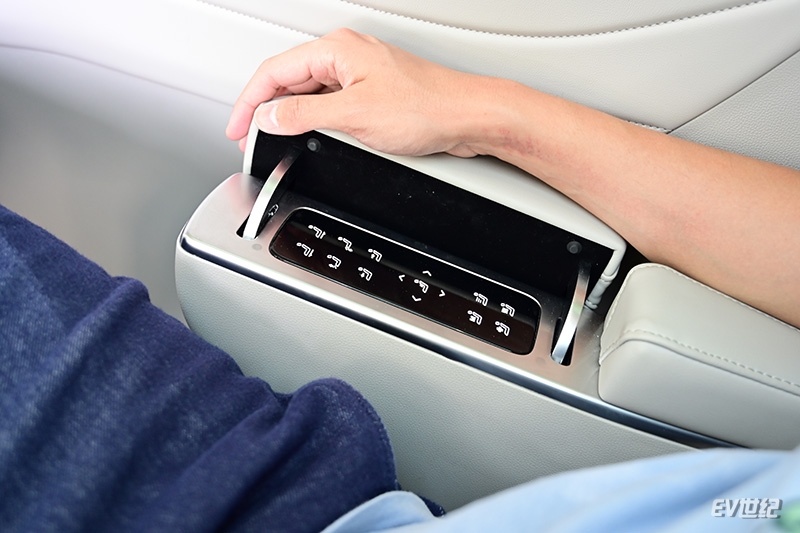 荣威imax8ev纯电试驾,适合家用的mpv车型