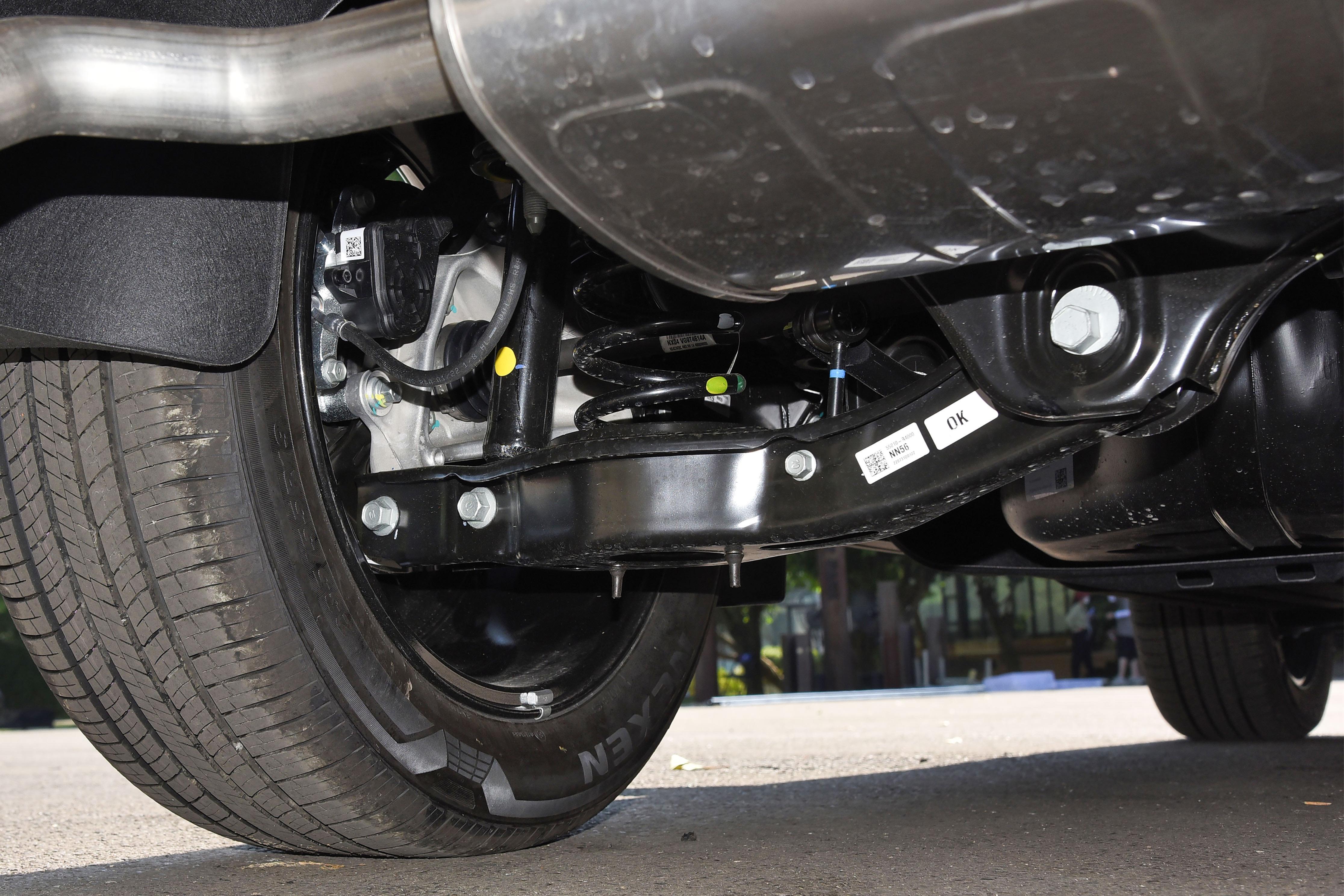 配适时四驱，搭载2.0T+8AT，指导价23.48万，起亚狮铂拓界解析