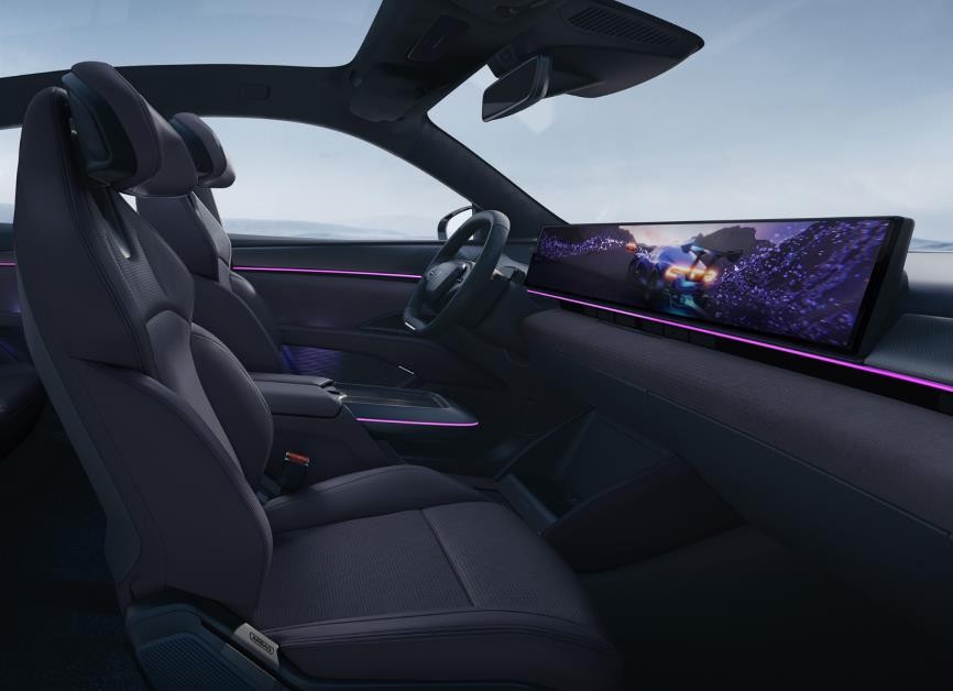 ai极越智驾机器人,极越01ai智能纯电suv最新优惠