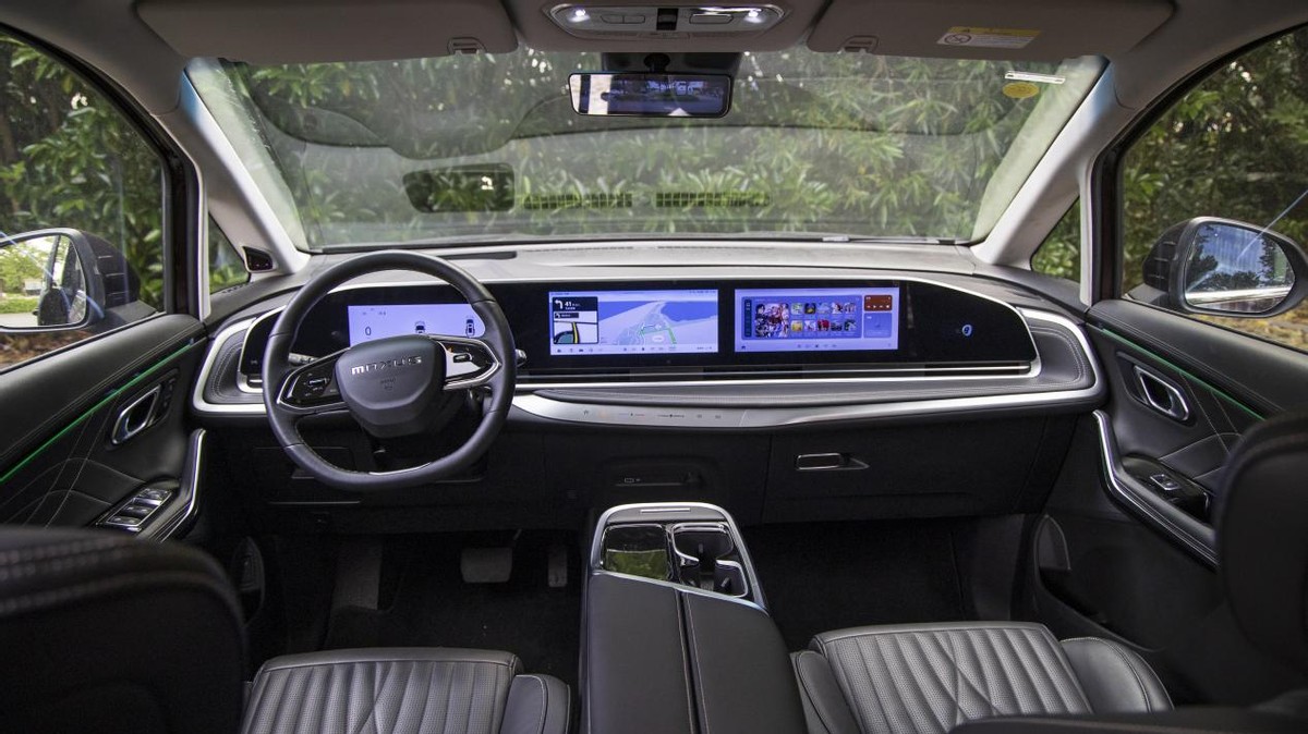 上汽大通g90和传祺m8内饰哪个好,上汽大通商务车7座g90与传祺m8