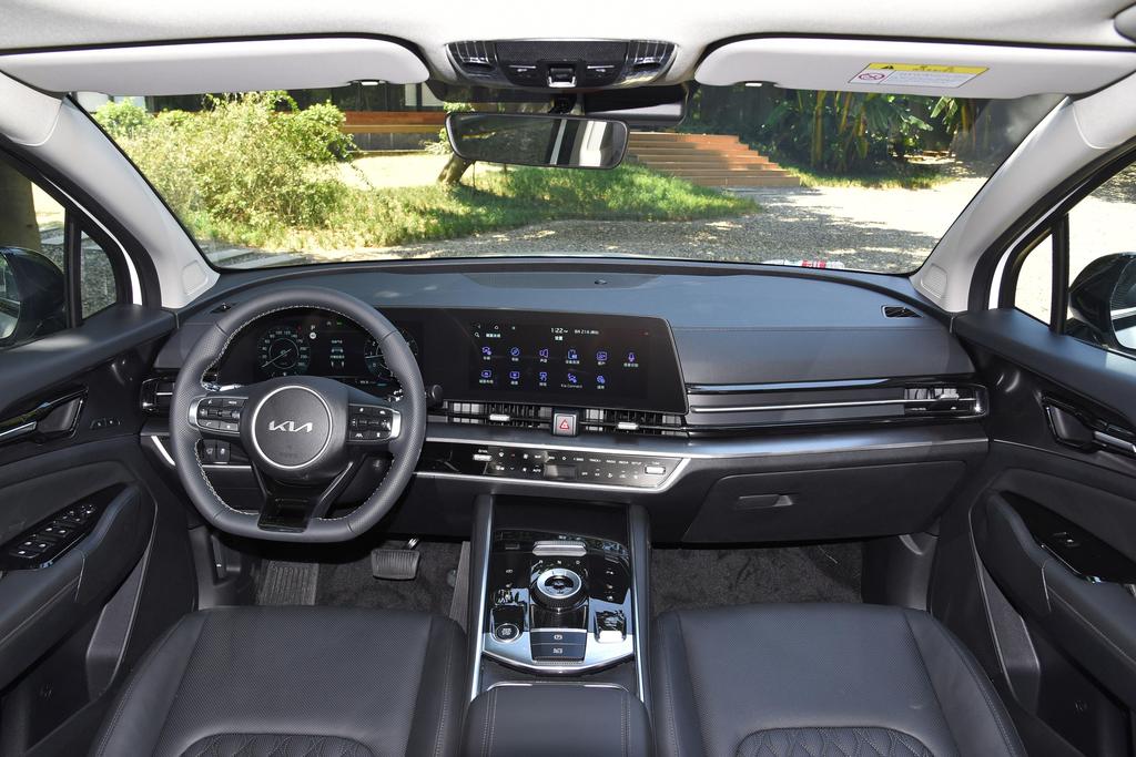 狮铂拓界七座28.99w是中型suv吗,起亚狮铂拓界1.5tvs赛图斯1.5l