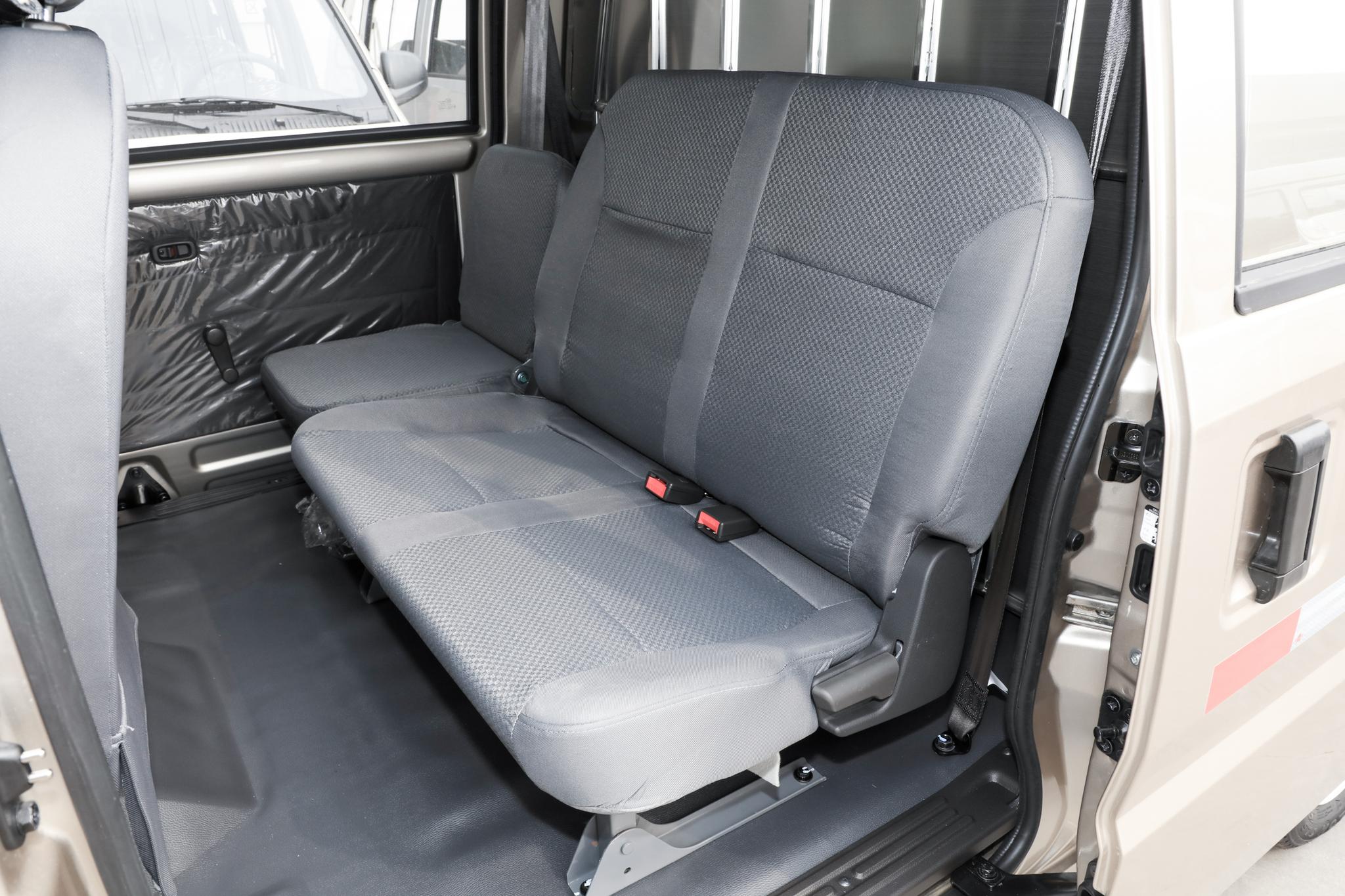 五菱荣光新卡2.0l用车感受,外观耐看空间大