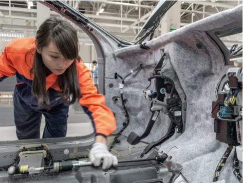 三点式安全带组成,三点式安全带