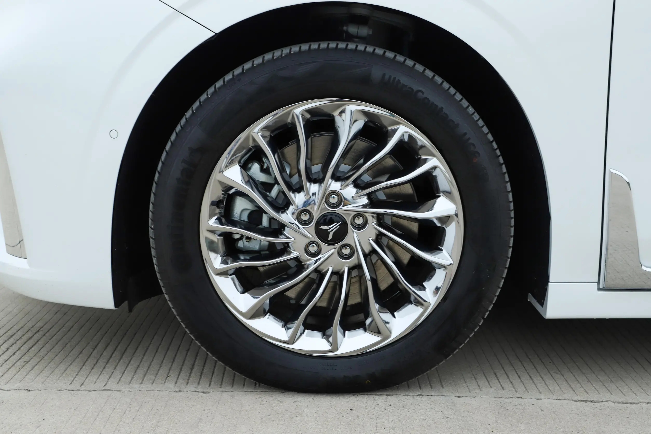 岚图新梦想家纯电动mpv深度测试,岚图梦想家七座商务混合动力续航