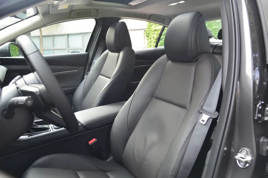 马自达3时尚版,马自达3昂克赛拉和宝马1系