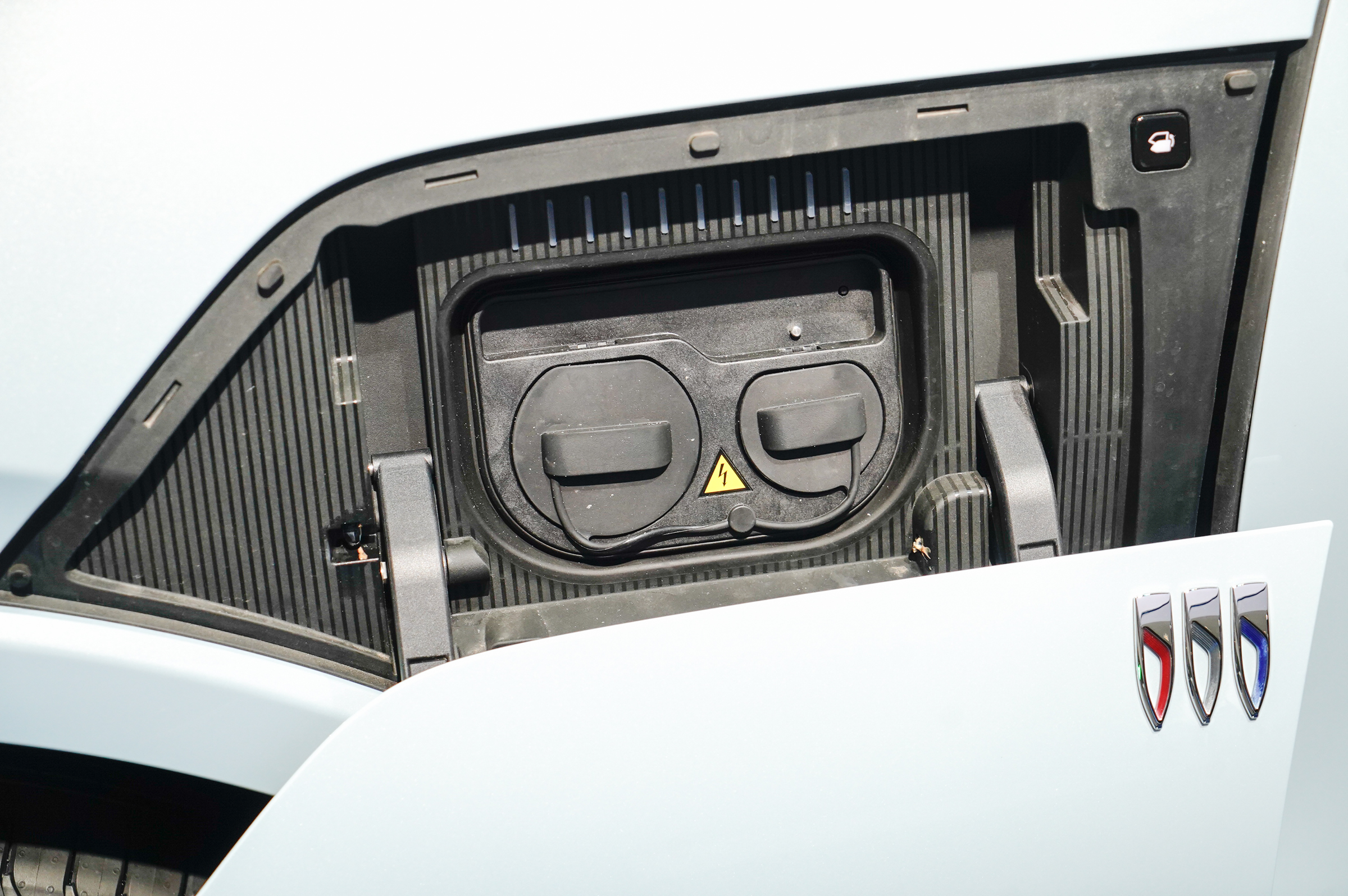 大五座智能纯电suv别克e5,纯电SUV别克E5上市降价吗