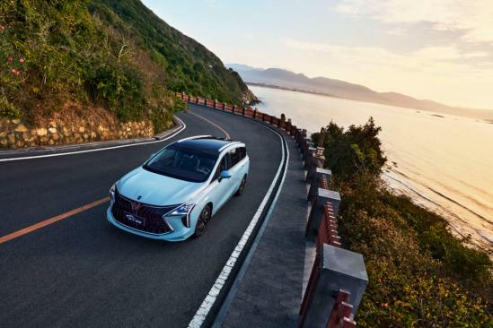 一家人一起出行的车,一家人一起兜风