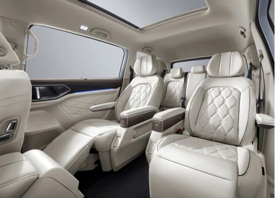 威然2022款380尊驰版乘坐感受,大众380tsi尊崇豪华版多少钱