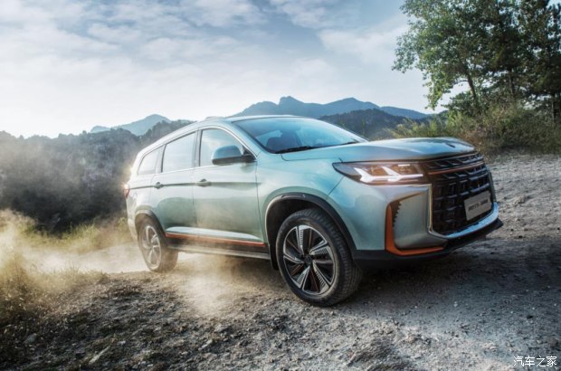 东风风行t5马赫版七座对比风神ax7,风行t5马赫版七座座套