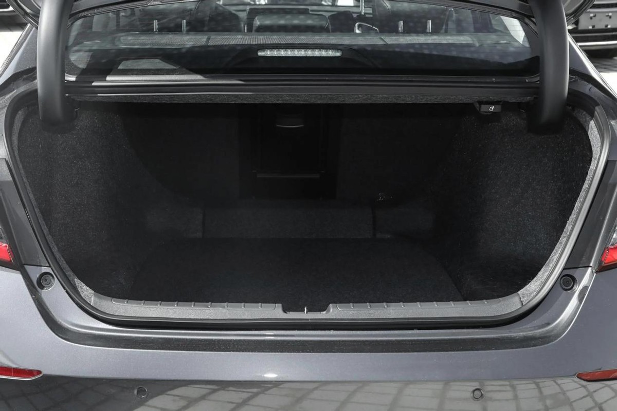 雅阁君威天籁凯美瑞亚洲龙怎么选,雅阁天籁凯美瑞横评测试