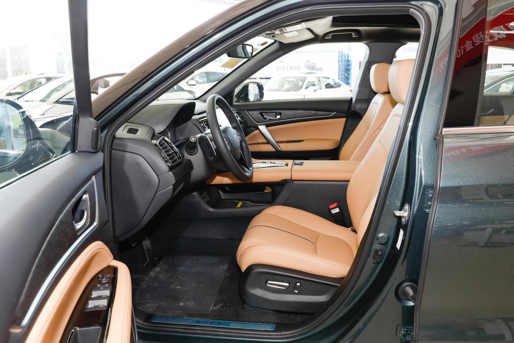 本田urv限时优惠18万欢迎试乘试驾,17白色2.0本田ur-v两驱豪华版