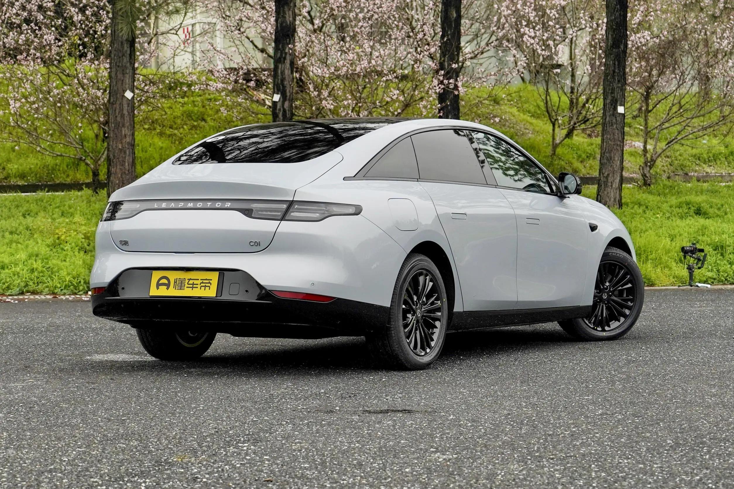 零跑c012023款525舒享版内饰白色,零跑c012023款525舒享版官方宣传片