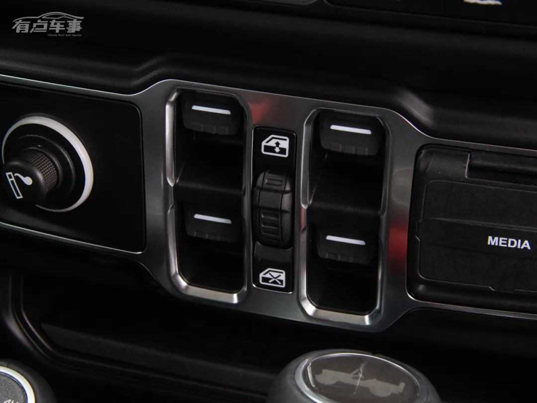 jeep牧马人越野测试,硬核大型越野车