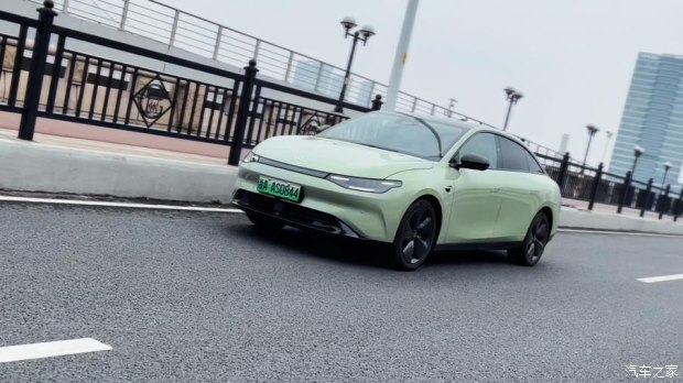 零跑c01增程和纯电驾驶质感,零跑c01车型买纯电好还是混动好