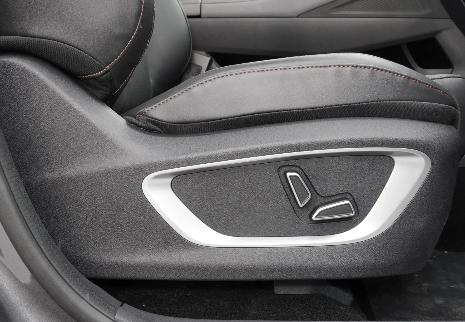 长安cs75plus1.5t自动豪华版,长安第二代CS75PLUS报价