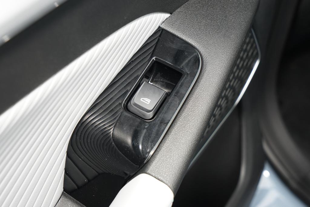 吉利帝豪第四代旗舰版中控,吉利帝豪第四代冠军版仪表